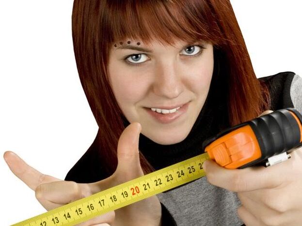 lány mutatja a kis pénisz mérete, hogyan kell bővíteni